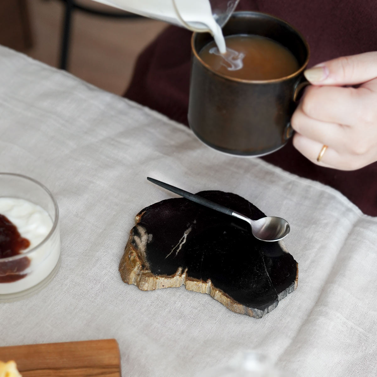 【個体で選べる】 amabro WOOD COASTER Black 珪化木