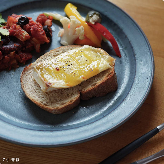 【個体で選べる】秋谷茂郎 切立リム皿 8寸 青彩