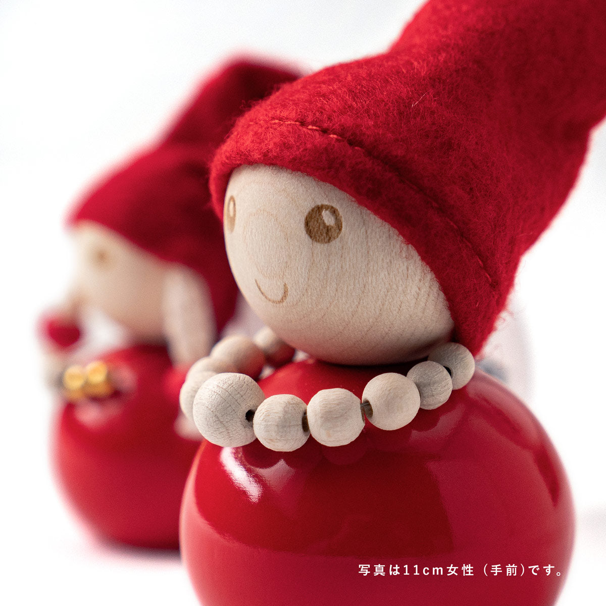 Aarikka アアリッカ トントゥ tonttu 9cm 小 女の子 レッド 赤 北欧 雑貨 木製 人形 ハンドメイド クリスマス 飾り 人形 妖精 オーナメント ネックレス 帽子 おさげ アーリッカ トンツ トンテゥ