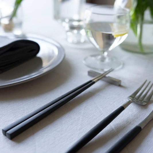 【正規取扱店】 クチポール KUBE/キューブ 箸&箸置き 1膳 ブラック シルバー