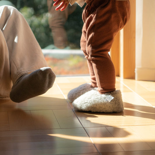 シープ・バイ・ザ・シー キッズシベリアン ウール100% ルームシューズ 4色