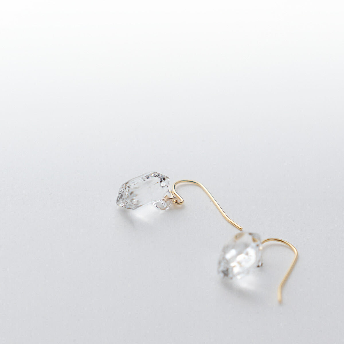 【リボンラッピング済み】HARIO lwf カレットスクエア ピアス イヤリング ハリオランプワークファクトリー アクセサリー