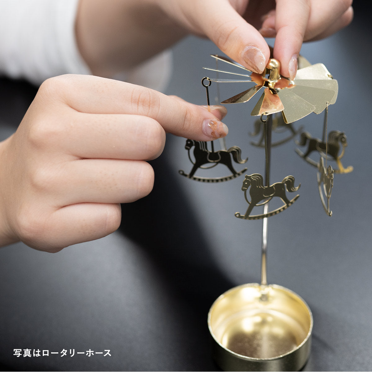 Pluto Produkter ロータリーキャンドルホルダー ダーラナホース ゴールド ティーライトキャンドル付き