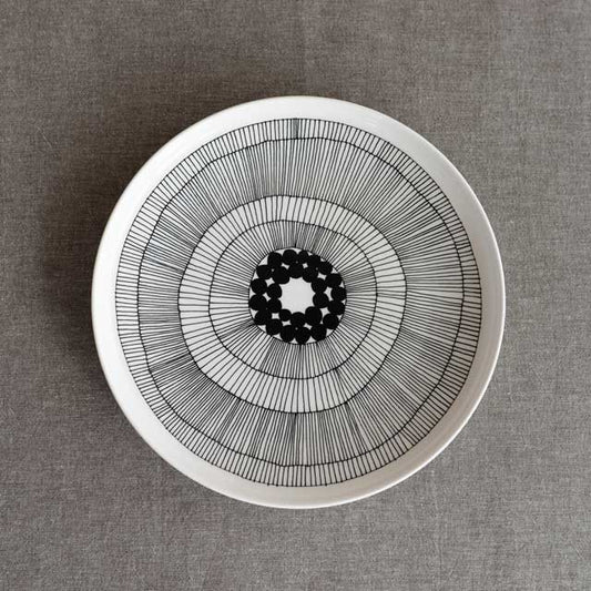 マリメッコ シイルトラプータルハ プレート 25cm 191 ホワイト/ブラック marimekko SIIRTOLAPUUTARHA
