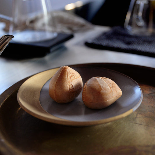 【個体で選べる】 渡邊葵 白岩焼 和兵衛窯 三日月皿 白釉金彩 中 7寸