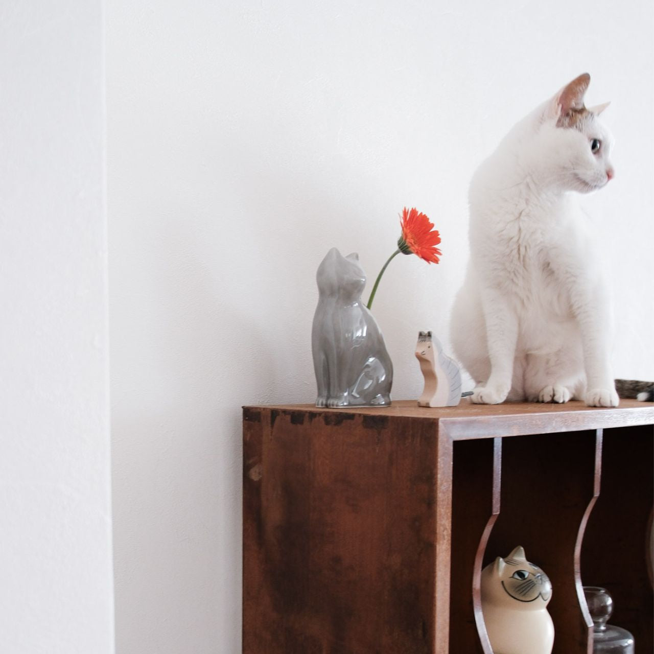 波佐見焼 猫 一輪挿し zen to JIKI NEKO 磁器猫 花瓶 ひがしちか｜ねこ