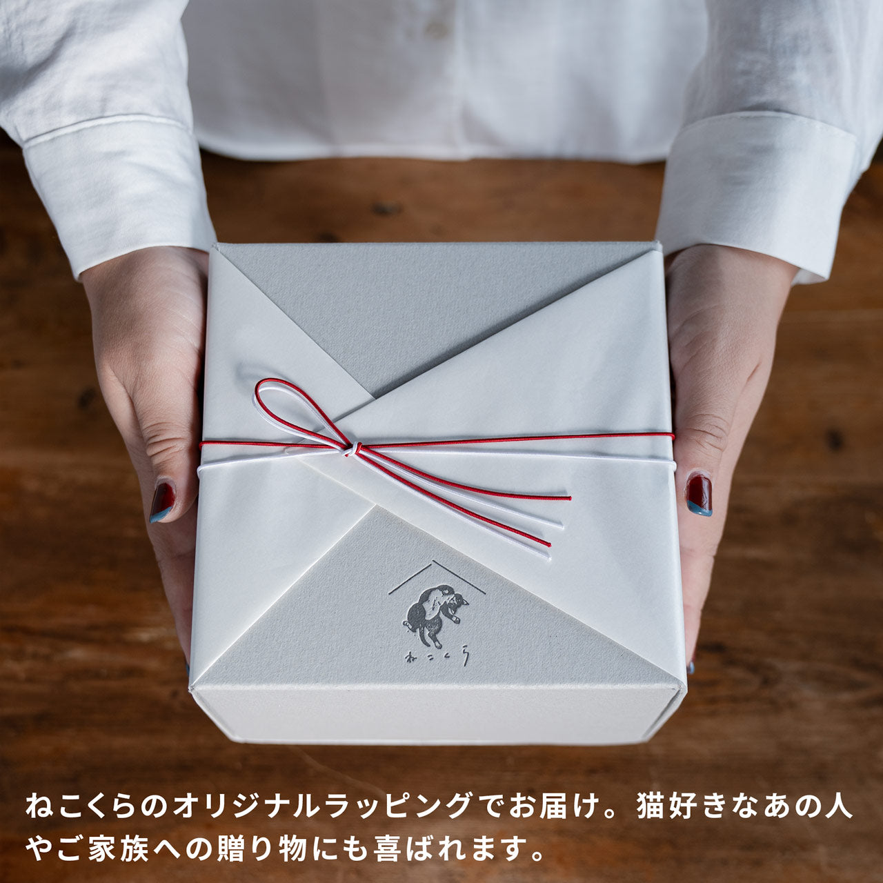 ねこ鏡餅　一体型　少し大きめ　径12cm ねこ鏡餅 一体型 少し大きめ 径12cm 小 さ な 猫 が の っ た 鏡