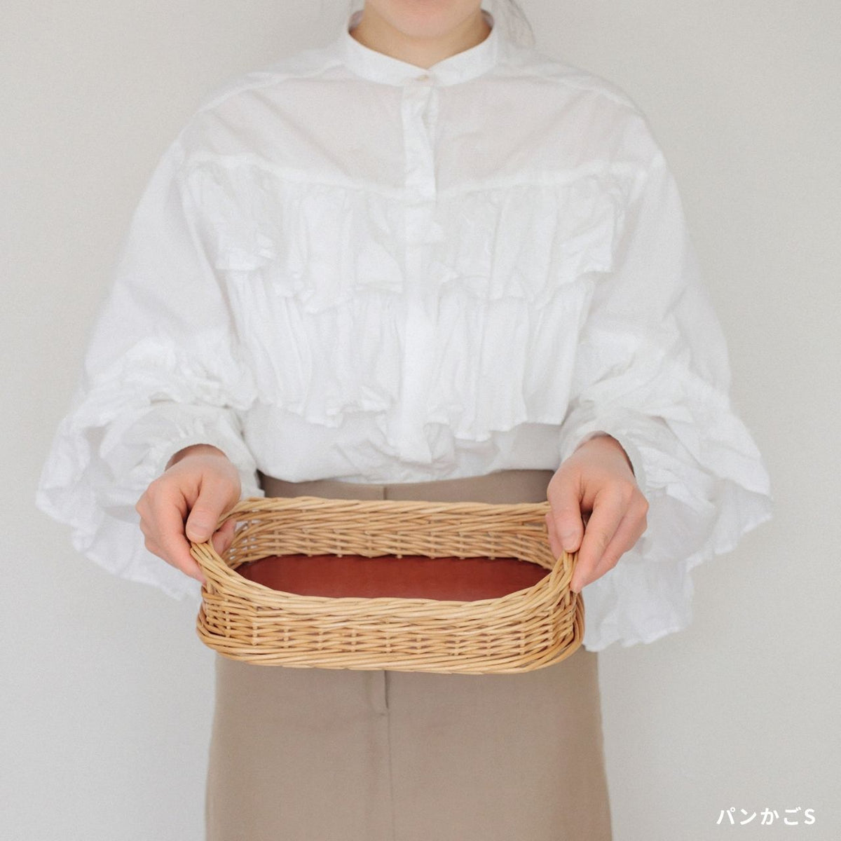 PINUMUPASAULE ラトビア製 柳のパンかごトレイ S/M