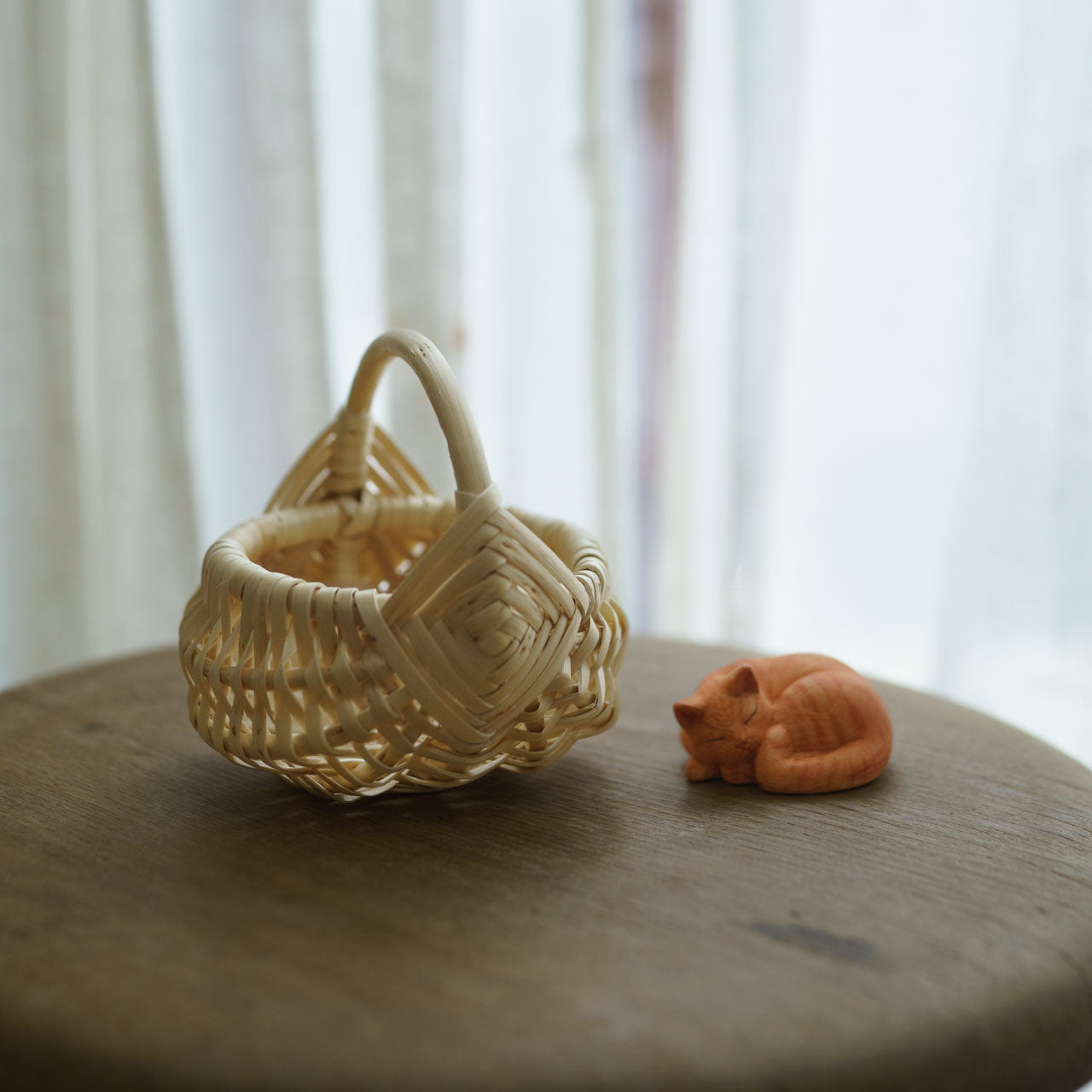 ラトビアの工房で作るハンドメイドかご｜ラトビア ちいさなバスケット