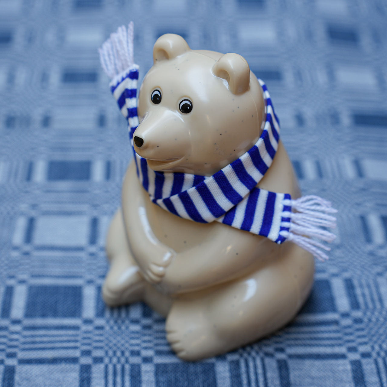 しろくま貯金箱 ブルーマフラー付き Polar Bear Money Box 2025年 【数量限定】