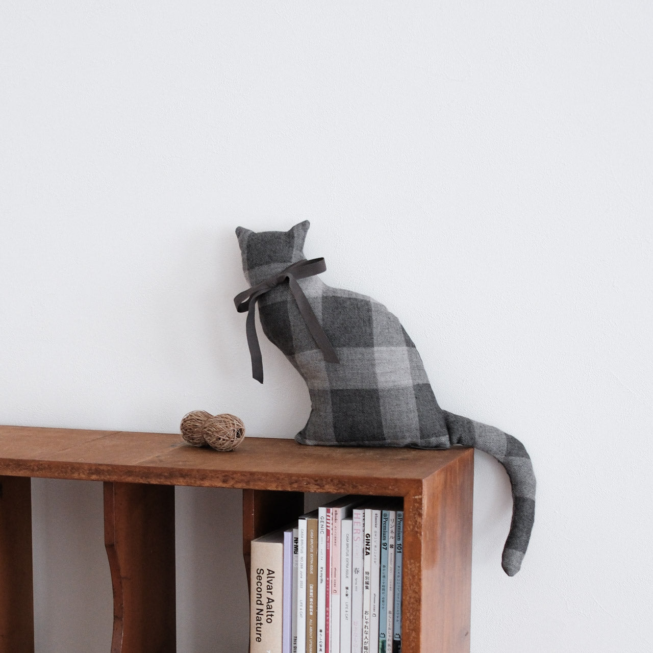 LOOM＆SPOOL 猫 クッション リネン ライトグレー ブラック 天然素材100