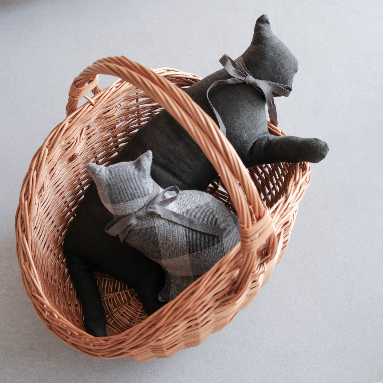 LOOM＆SPOOL 猫 クッション リネン ライトグレー ブラック 天然素材100